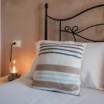 Lo Spigolo - 4 E 8 Rebirth Hospitality *