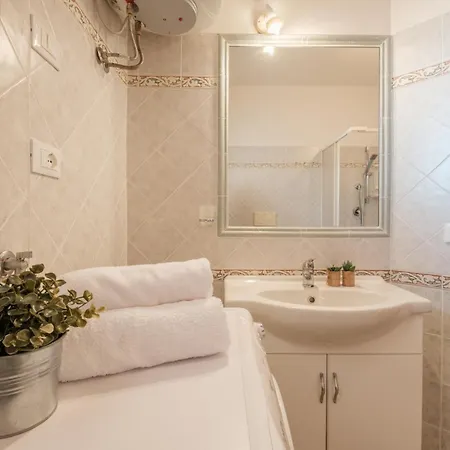 Apartment Lo Spigolo - 4 E 8 Rebirth Hospitality *